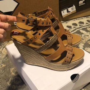 Aldo wedge. Never worn. Size EU 40.